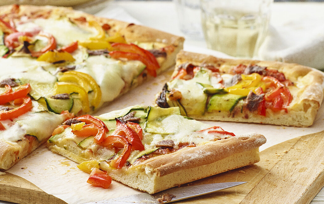 pizza-al-peperone-con-verdure-e-mozzarella-thumbnail