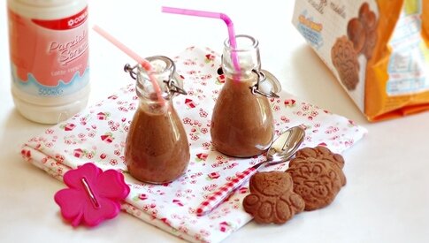 frullato-di-banane-e-frollini-al-cacao-thumbnail