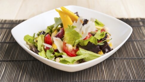 insalata-uva-parmigiano-mango-e-nocciole-thumbnail