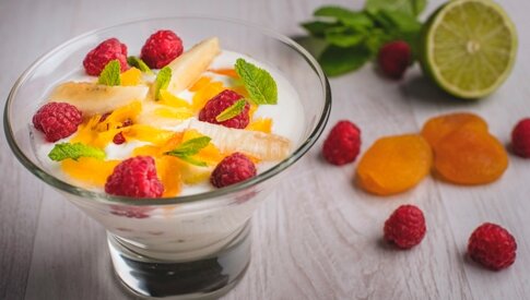 yogurt-con-banane-lamponi-e-albicocche-thumbnail