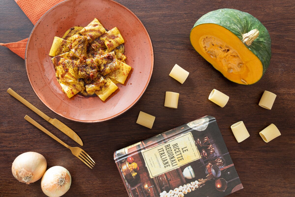 Paccheri-prosciutto-crudo-zucca-polvere-cipolla-thumbnail