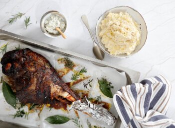 cosciotto-di-agnello-con-burro-alle-erbe-e-pure-di-sedano-rapa-thumbnail