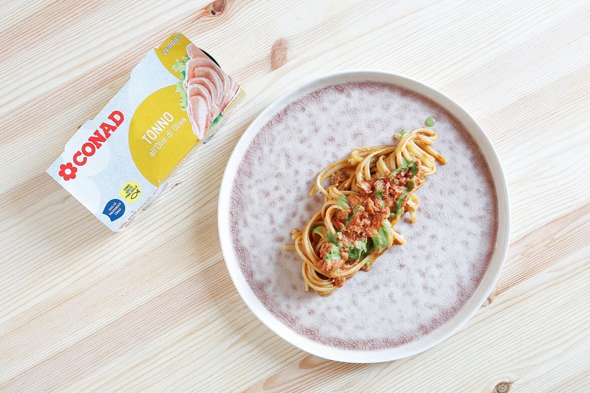 Spaghetti-con-pesto-pomodoro-e-tonno-thumbnail