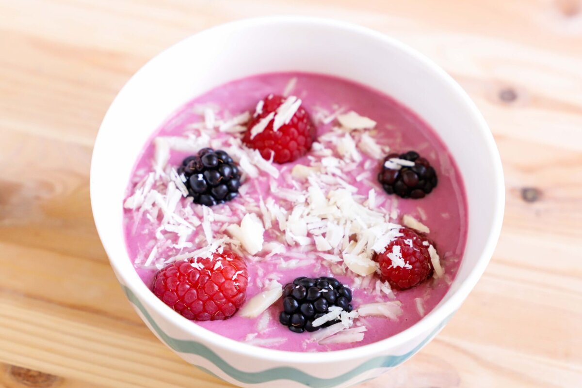 zuppetta-di-frutti-rossi--yogurt-e-frutta-secca-thumbnail