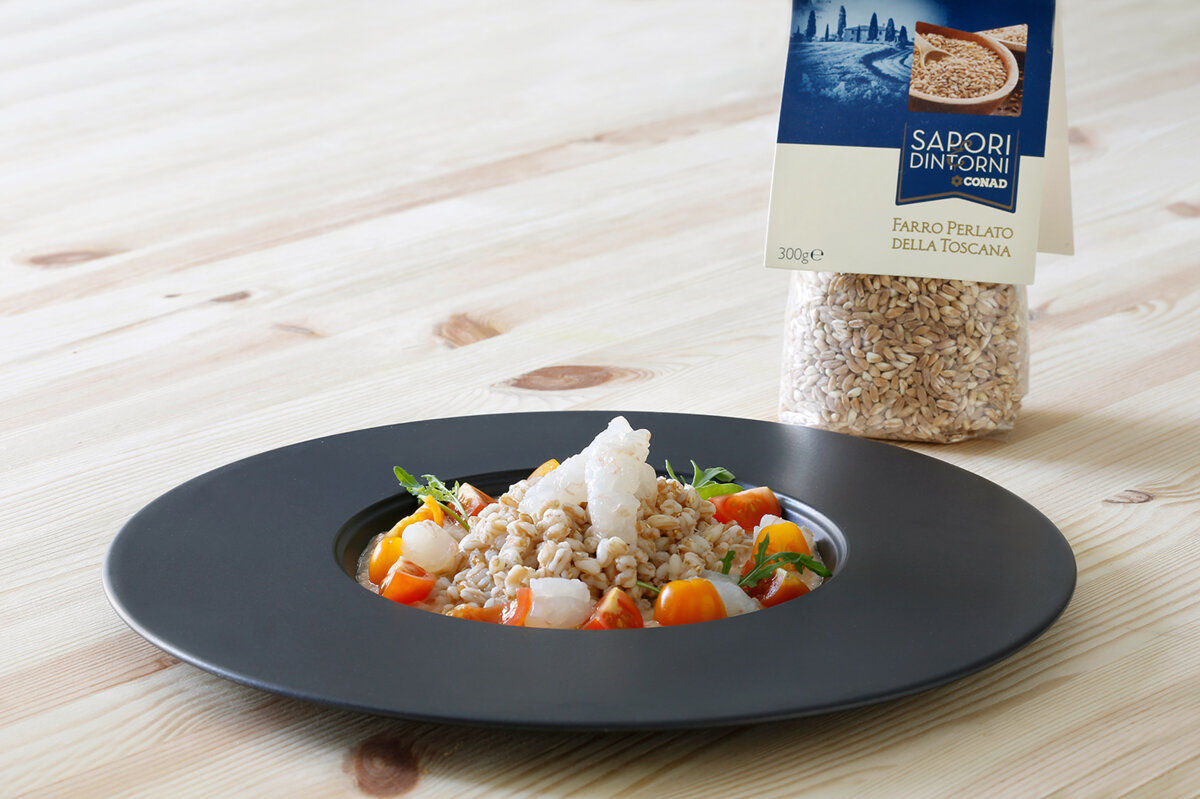 insalata-di-farro-pomodorini-scampi-crudi-con-crema-di-cipolla-di-tropea-thumbnail