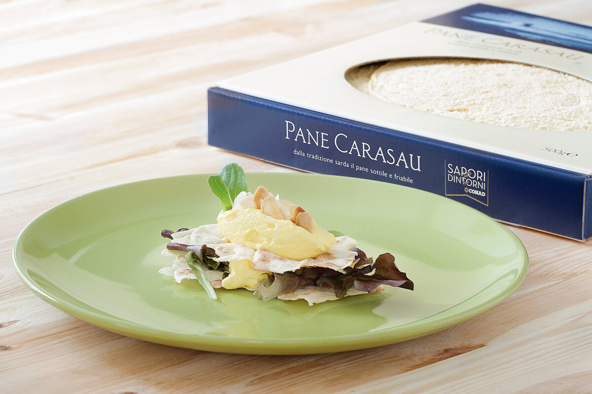 millefoglie-di-carasau-con-ricotta-allo-zafferano-misticanza-e-mandorle-tostate-thumbnail