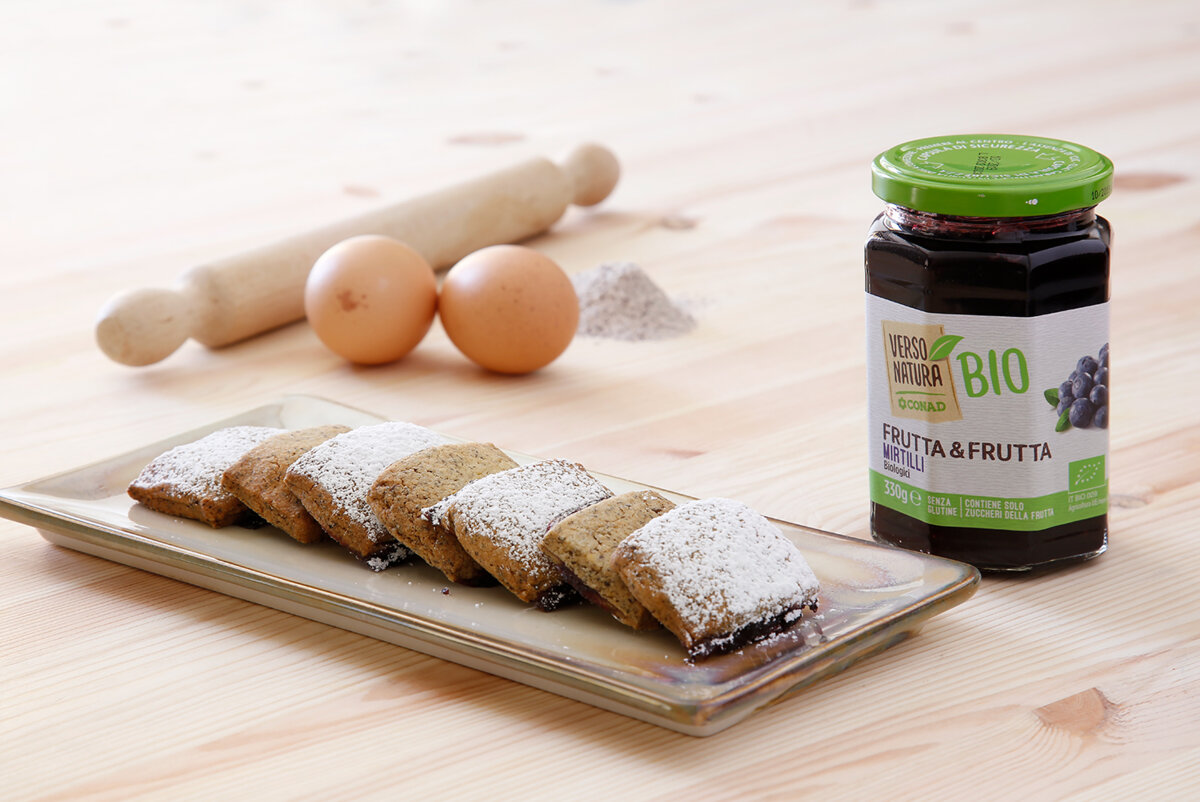 biscotti-di-frolla-ripieni-di-marmellata-di-mirtilli-thumbnail